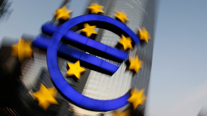 Európska centrálna banka_znak eura v popredí